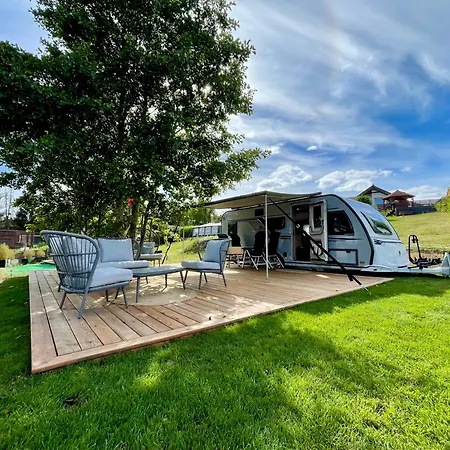 Campingplads Mazurski Camp Life & Chill - Komfortowa Klimatyzowana Przyczepa Z Duzym Tarasem Mikołajki